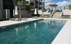 Element Bay Lux Beach Apartment